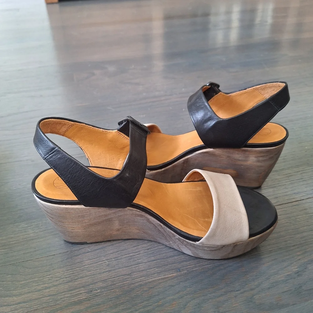 Coclico Black White Platform Wedge Sandals 38 EUC